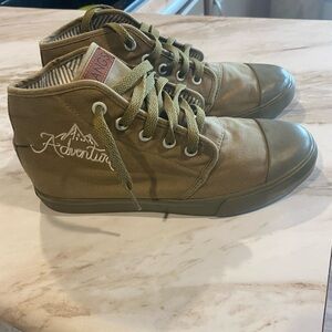 Adventure Women's Lace Up Boots - Olive